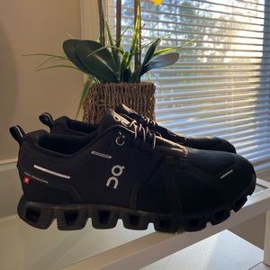 NEVER WORN: On Running Cloud 5 Sneakers